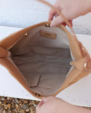 inside hobo purse
